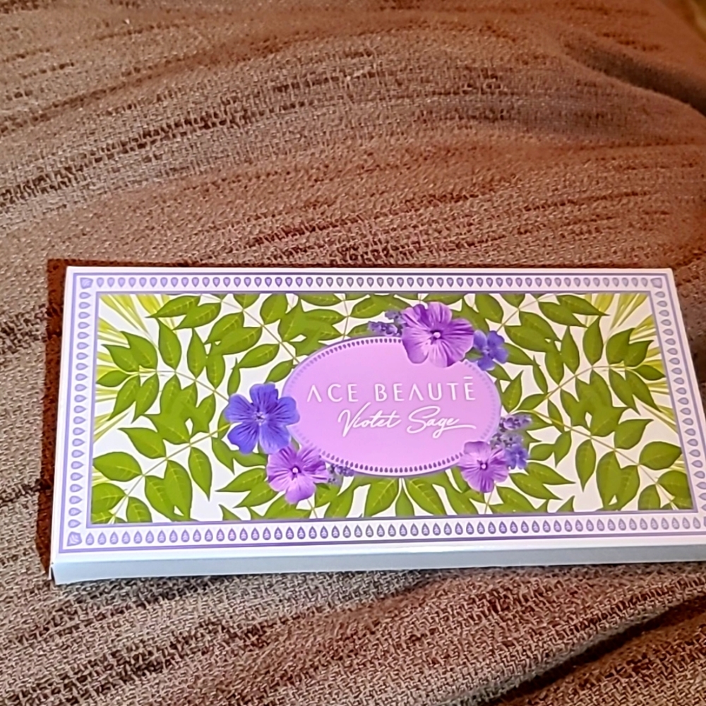 Ace Beaute VIOLET SAGE PALETTE (LIMITED EDITION) New and in Box